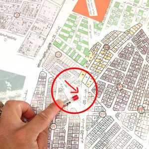 زمین دو نبش 185 متر زمین‌های افتخاری (دیم گرالکاوی) دهنه 22 متر