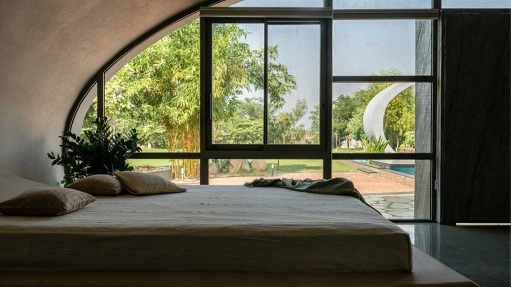 خانه کاراپیس؛ ترکیب هنر، بتن و طبیعت در معماری مدرن هند 8 خانه کاراپیس؛ ترکیب هنر، بتن و طبیعت در معماری مدرن هند