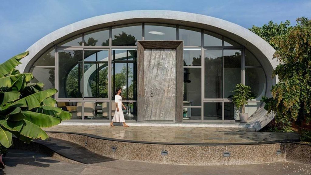 خانه کاراپیس؛ ترکیب هنر، بتن و طبیعت در معماری مدرن هند 10 خانه کاراپیس؛ ترکیب هنر، بتن و طبیعت در معماری مدرن هند